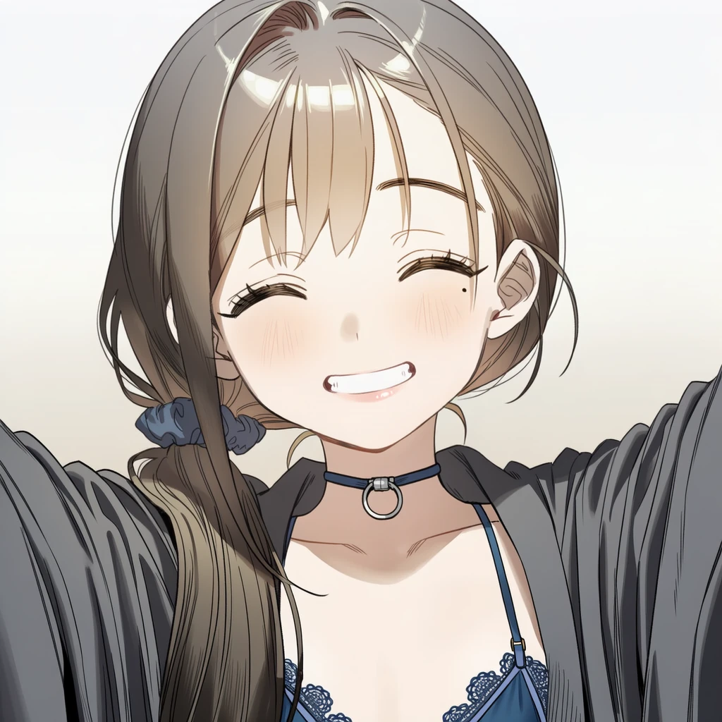 ネイビーのランジェリーで笑う怜奈